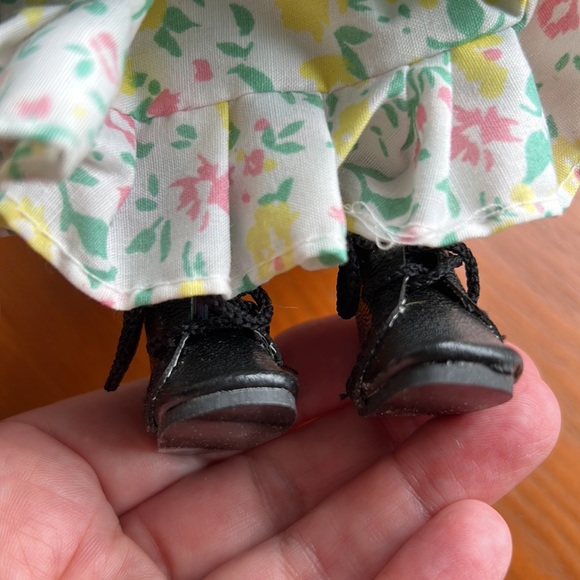 ANNE OF GREEN GABLES porcelain doll - Picture 3 of 9